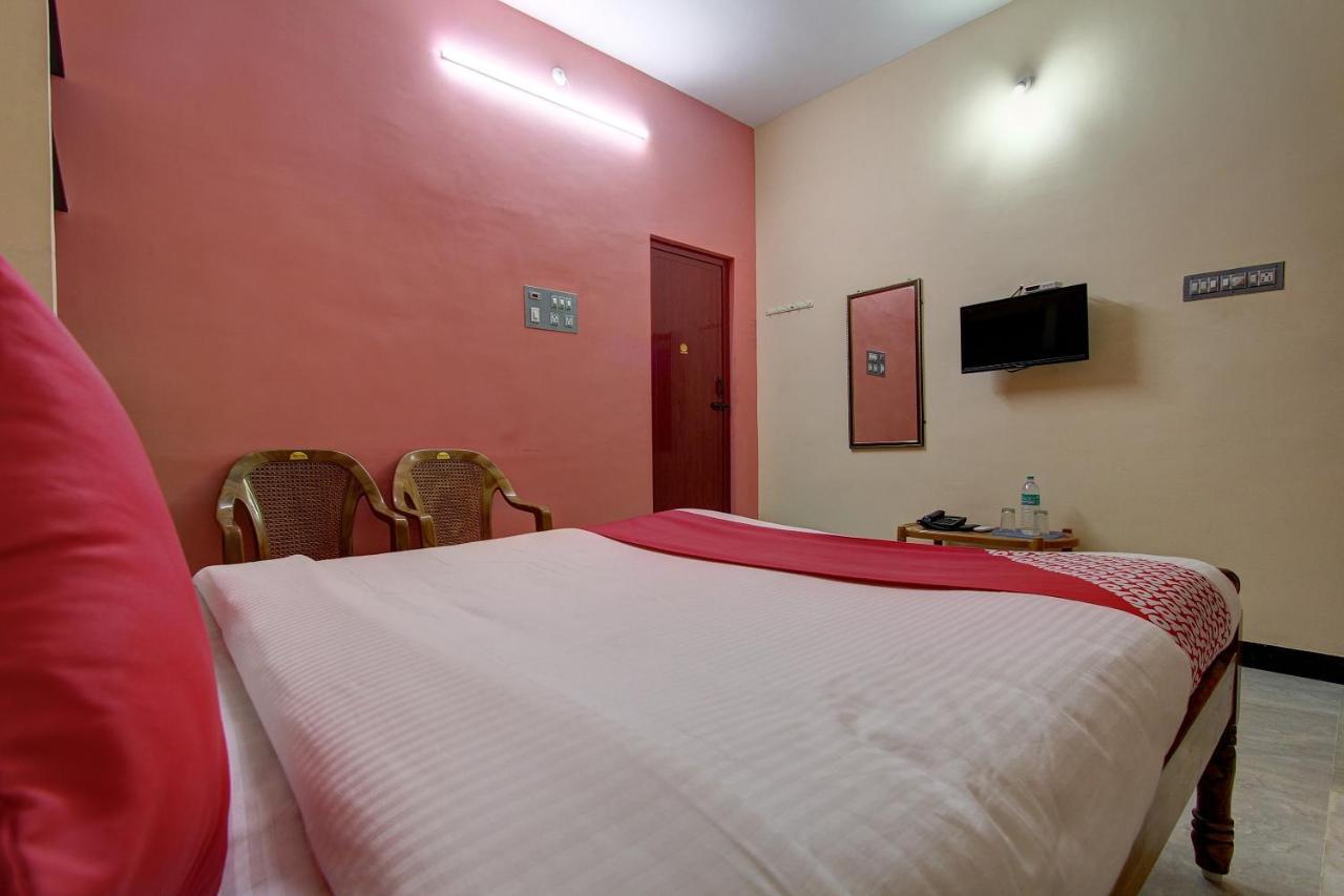 Oyo 38664 Rt Residency Otel Golden Rock Dış mekan fotoğraf