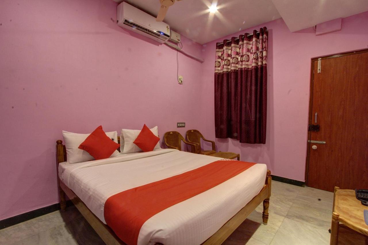 Oyo 38664 Rt Residency Otel Golden Rock Dış mekan fotoğraf